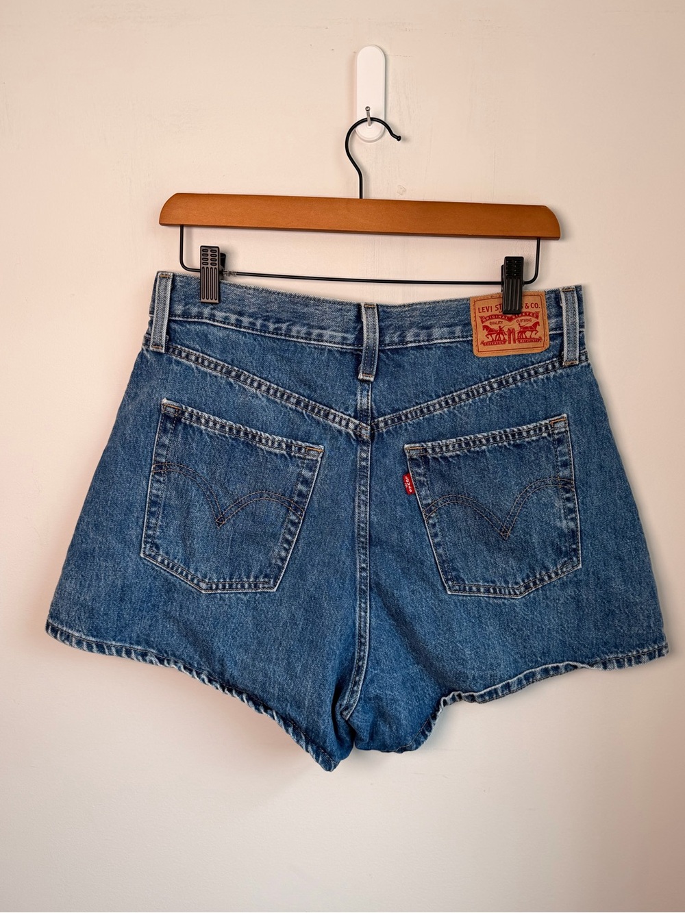 Levi’s High Waisted Mom Short - 100% Cotton - Picture 6 of 10